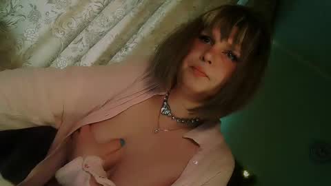 Snapshot of tspostophere chatting on 06-18-26, 10:52 Annika online show from 06-18-26, 10:52