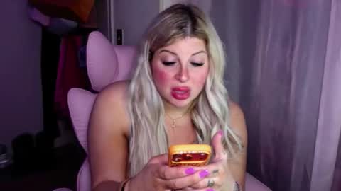 xTinnaaaaa online show from 05-19-26, 02:18
