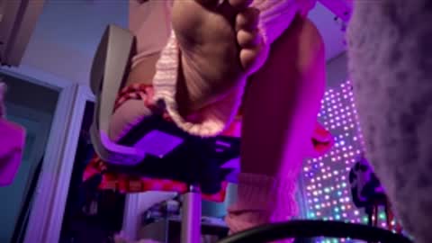 MOCHI NEXT DOOR online show from 11-24-25, 05:34