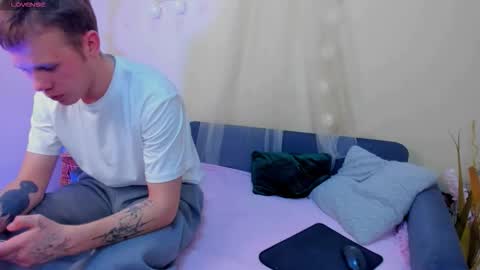 Snapshot of twelveeek chatting on 02-01-26, 07:34 Angus online show from 02-01-26, 07:34