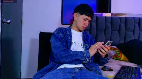 Snapshot of twink_daren chatting on 06-26-26, 08:13 Mr Daren online show from 06-26-26, 08:13