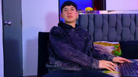 Snapshot of twink_daren chatting on 07-04-26, 07:09 Mr Daren online show from 07-04-26, 07:09