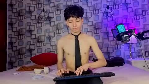 Snapshot of twink_sebas7 chatting on 06-12-26, 12:15 Sebastin online show from 06-12-26, 12:15
