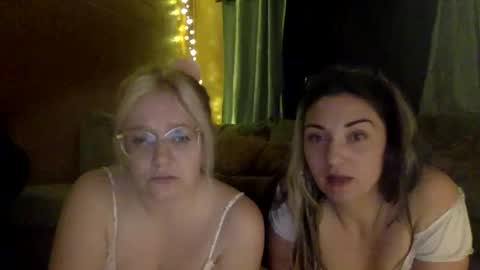 two_broke_girlz online show from 04-03-26, 03:04