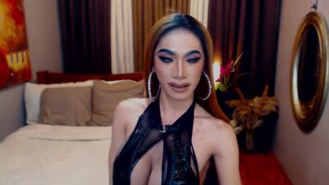 Snapshot of twofuckablestrans chatting on 02-03-26, 05:16 KiaraKeana online show from 02-03-26, 05:16