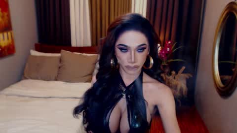 Snapshot of twofuckablestrans chatting on 02-17-26, 12:23 KiaraKeana online show from 02-17-26, 12:23