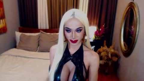 Snapshot of twofuckablestrans chatting on 03-04-26, 07:53 KiaraKeana online show from 03-04-26, 07:53