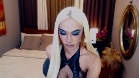 Snapshot of twofuckablestrans chatting on 03-05-26, 09:44 KiaraKeana online show from 03-05-26, 09:44