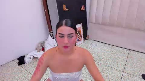 Snapshot of twogirls2boys chatting on 07-10-26, 03:55 Sara LoenardNataly and Emilio online show from 07-10-26, 03:55