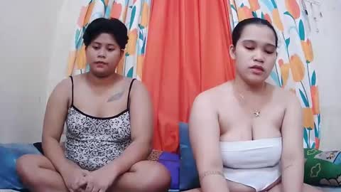 Snapshot of twowetcuties chatting on 02-07-25, 03:55 Lyn and lea online show from 02-07-25, 03:55