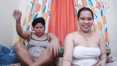 Snapshot of twowetcuties chatting on 02-07-25, 06:56 Lyn and lea online show from 02-07-25, 06:56