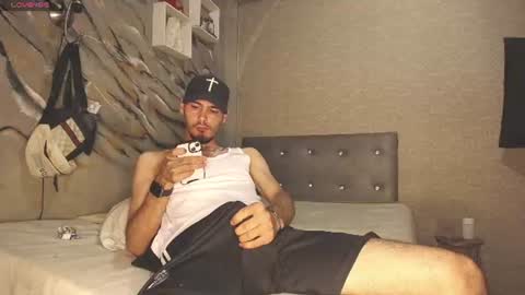 Snapshot of tyl3r_coop3r chatting on 06-17-26, 11:27 tyl3r_coop3r online show from 06-17-26, 11:27