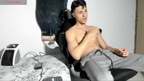 Snapshot of tyler_axel chatting on 06-27-26, 01:54 tyler_axel online show from 06-27-26, 01:54