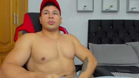 Snapshot of tyler_hank1 chatting on 06-10-26, 07:02 tyler_hank1 online show from 06-10-26, 07:02