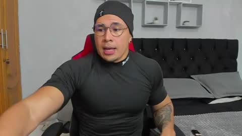 Snapshot of tyler_hank1 chatting on 06-15-26, 10:45 tyler_hank1 online show from 06-15-26, 10:45