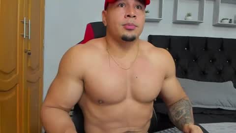 Snapshot of tyler_hank1 chatting on 07-12-26, 01:18 tyler_hank1 online show from 07-12-26, 01:18