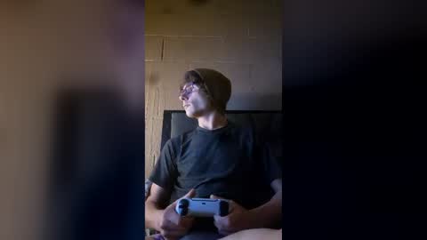 Snapshot of tylerlee199169 chatting on 07-18-26, 09:46 Tyler online show from 07-18-26, 09:46