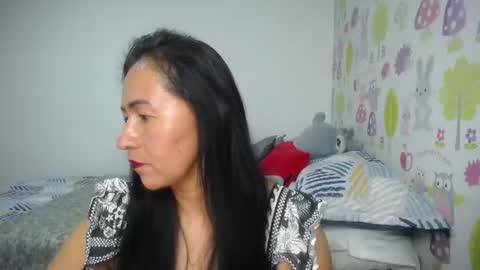 Snapshot of tyna_b chatting on 06-10-26, 01:17 Tyna online show from 06-10-26, 01:17