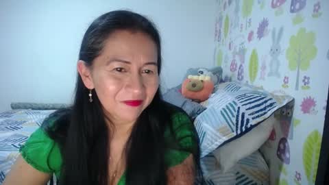 Snapshot of tyna_b chatting on 06-15-26, 11:18 Tyna online show from 06-15-26, 11:18