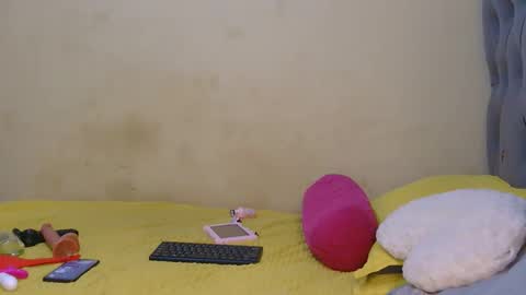 tynniee online show from 02-09-26, 02:04