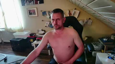 Snapshot of tyran28111984 chatting on 07-09-26, 05:28 Sascha online show from 07-09-26, 05:28