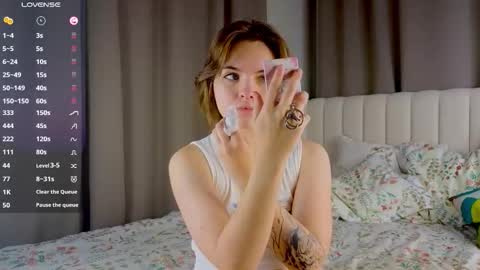 Snapshot of udeleclive chatting on 10-13-25, 03:12 Polly online show from 10-13-25, 03:12