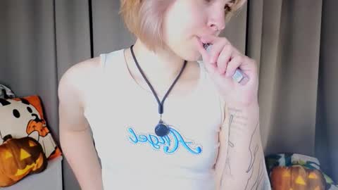 Snapshot of udeleclive chatting on 11-01-25, 03:25 Polly online show from 11-01-25, 03:25