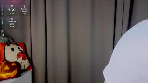 Snapshot of udeleclive chatting on 11-03-25, 03:24 Polly online show from 11-03-25, 03:24