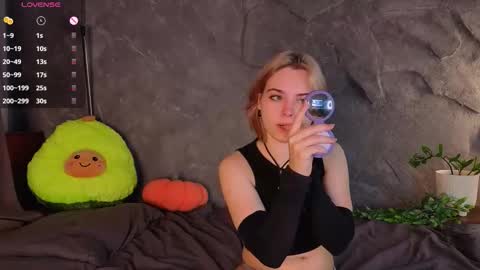 Snapshot of udeleclive chatting on 11-30-25, 03:16 Polly online show from 11-30-25, 03:16