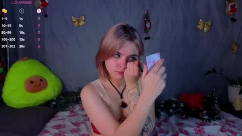 Snapshot of udeleclive chatting on 12-21-25, 03:41 Polly online show from 12-21-25, 03:41