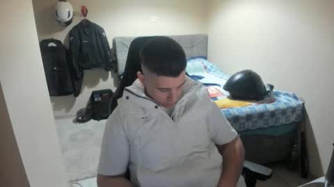 Snapshot of ulxer chatting on 05-08-26, 08:25 hi im mike tyson - online show from 05-08-26, 08:25