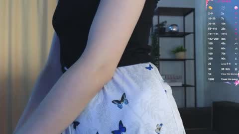 Snapshot of umbraelyon chatting on 06-27-26, 05:56 Liliane online show from 06-27-26, 05:56