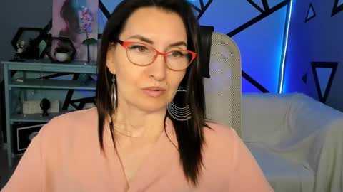 UnaTera online show from 05-22-26, 06:20