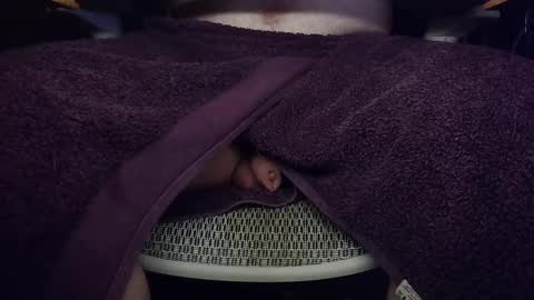 Under the desk online show from 02-13-26, 09:33