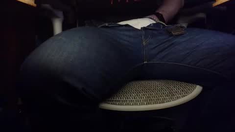 Under the desk online show from 02-16-26, 09:33