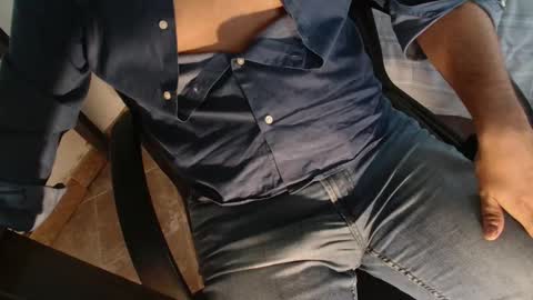 Snapshot of under_thedesk chatting on 09-25-25, 07:45 Giov online show from 09-25-25, 07:45