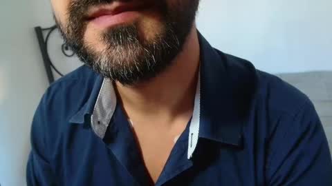 Snapshot of under_thedesk chatting on 10-17-25, 08:17 Giov online show from 10-17-25, 08:17