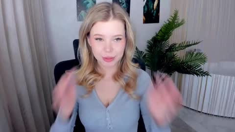 Snapshot of unforgettablalice chatting on 04-22-26, 08:43 Alice online show from 04-22-26, 08:43