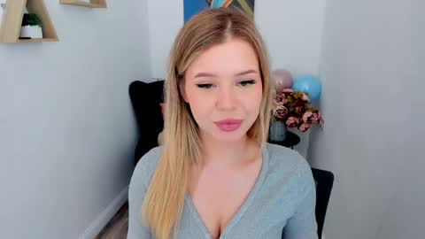 Snapshot of unforgettablalice chatting on 05-28-26, 04:32 Alice online show from 05-28-26, 04:32