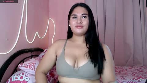 Snapshot of ur_baby_rebbecca chatting on 03-08-26, 01:14 SINGLE online show from 03-08-26, 01:14