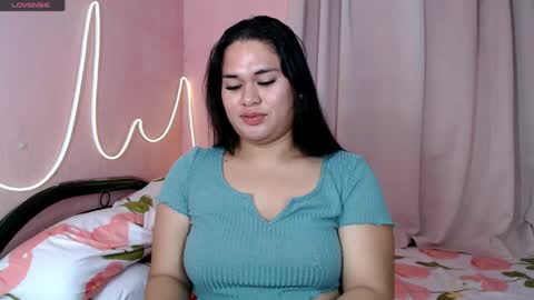 Snapshot of ur_baby_rebbecca chatting on 03-27-26, 02:17 SINGLE online show from 03-27-26, 02:17