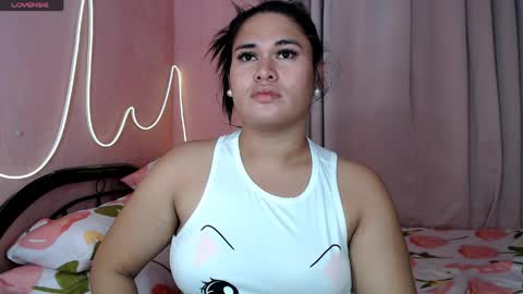 Snapshot of ur_baby_rebbecca chatting on 03-29-26, 01:22 SINGLE online show from 03-29-26, 01:22