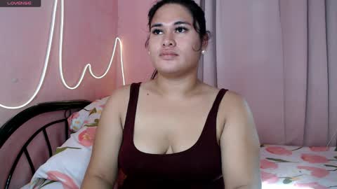 Snapshot of ur_baby_rebbecca chatting on 04-04-26, 12:31 SINGLE online show from 04-04-26, 12:31