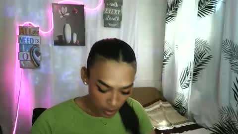 ur_dazzlingmorenaxx online show from 06-01-26, 02:02