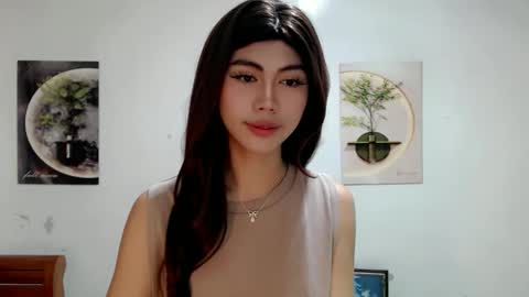 Snapshot of ur_extra_petite chatting on 05-27-26, 10:07 online show from 05-27-26, 10:07