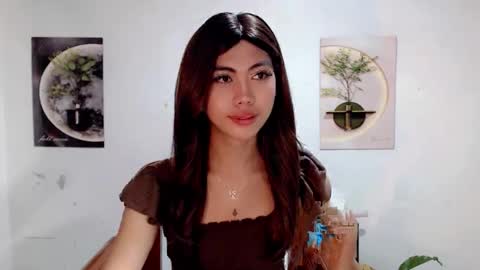 Snapshot of ur_extra_petite chatting on 06-01-26, 09:27 online show from 06-01-26, 09:27