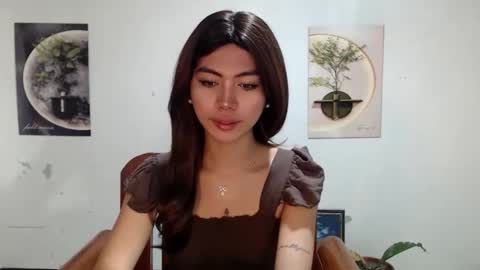 Snapshot of ur_extra_petite chatting on 06-02-26, 02:08 online show from 06-02-26, 02:08