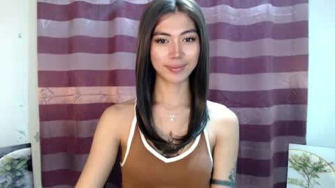 Snapshot of ur_extra_petite chatting on 06-15-26, 01:13 online show from 06-15-26, 01:13