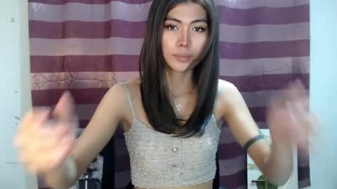 Snapshot of ur_extra_petite chatting on 06-21-26, 11:35 online show from 06-21-26, 11:35