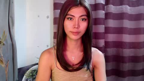 Snapshot of ur_extra_petite chatting on 06-25-26, 05:50 online show from 06-25-26, 05:50